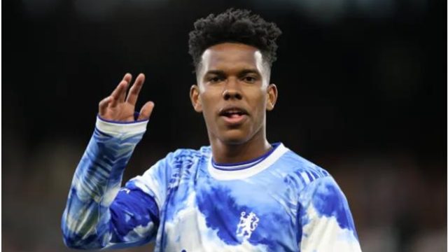 John Obi Mikel lo sợ Estevao rời Chelsea