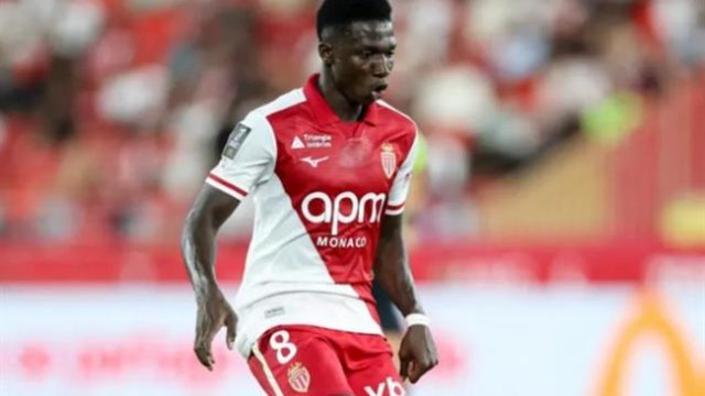 Liverpool liên hệ với người đại diện của Lamine Camara