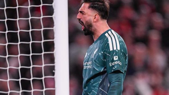 Người hùng Liverpool mang sai “phao” ở loạt penalty trước Chelsea