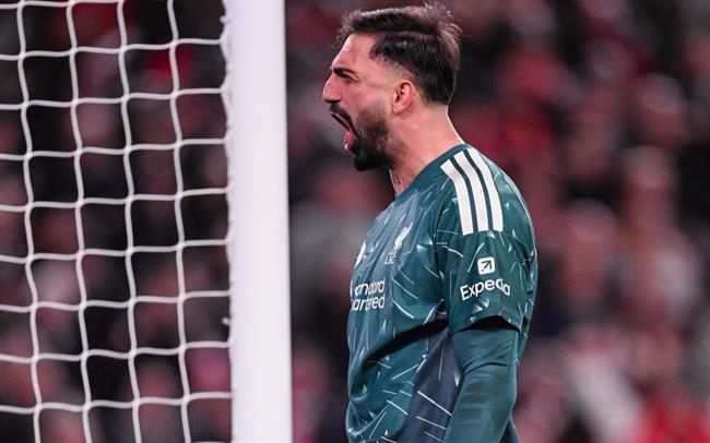 Người hùng Liverpool mang sai “phao” ở loạt penalty trước Chelsea