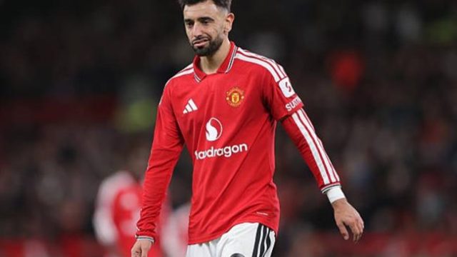 Carrick tuyên bố vẫn giữ Bruno Fernandes làm đội trưởng MU