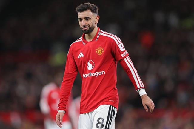 Carrick tuyên bố vẫn giữ Bruno Fernandes làm đội trưởng MU