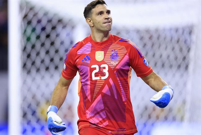 Chelsea đón tin vui về chấn thương của Emi Martinez