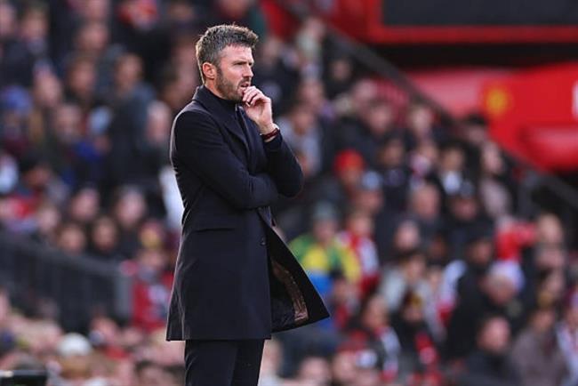 Man United vẫn im lặng sau cuộc họp về tương lai Carrick tại Carrington